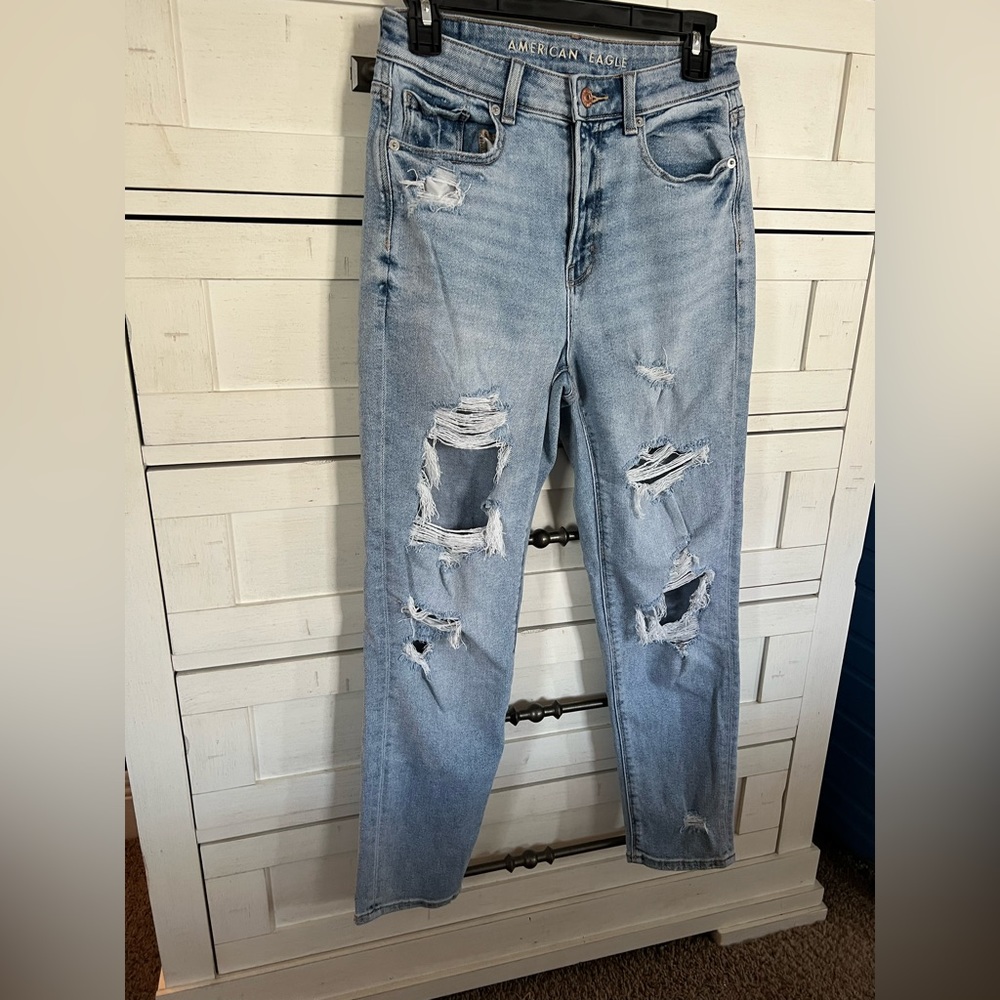 AE Mom jeans! Super cute on! - Picture 3 of 8